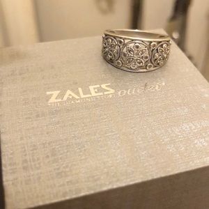 Zales- Floral silver and diamond ring